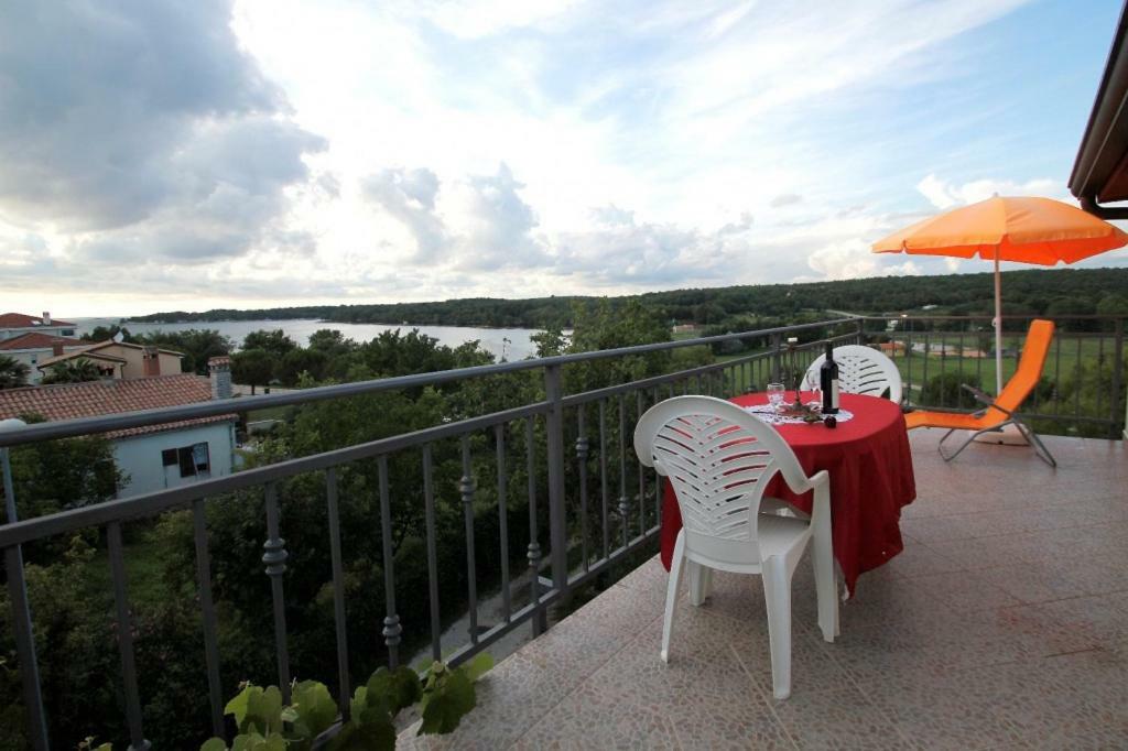 Apartment In Funtana With Seaview, Balcony, Air Condition, Wifi Экстерьер фото